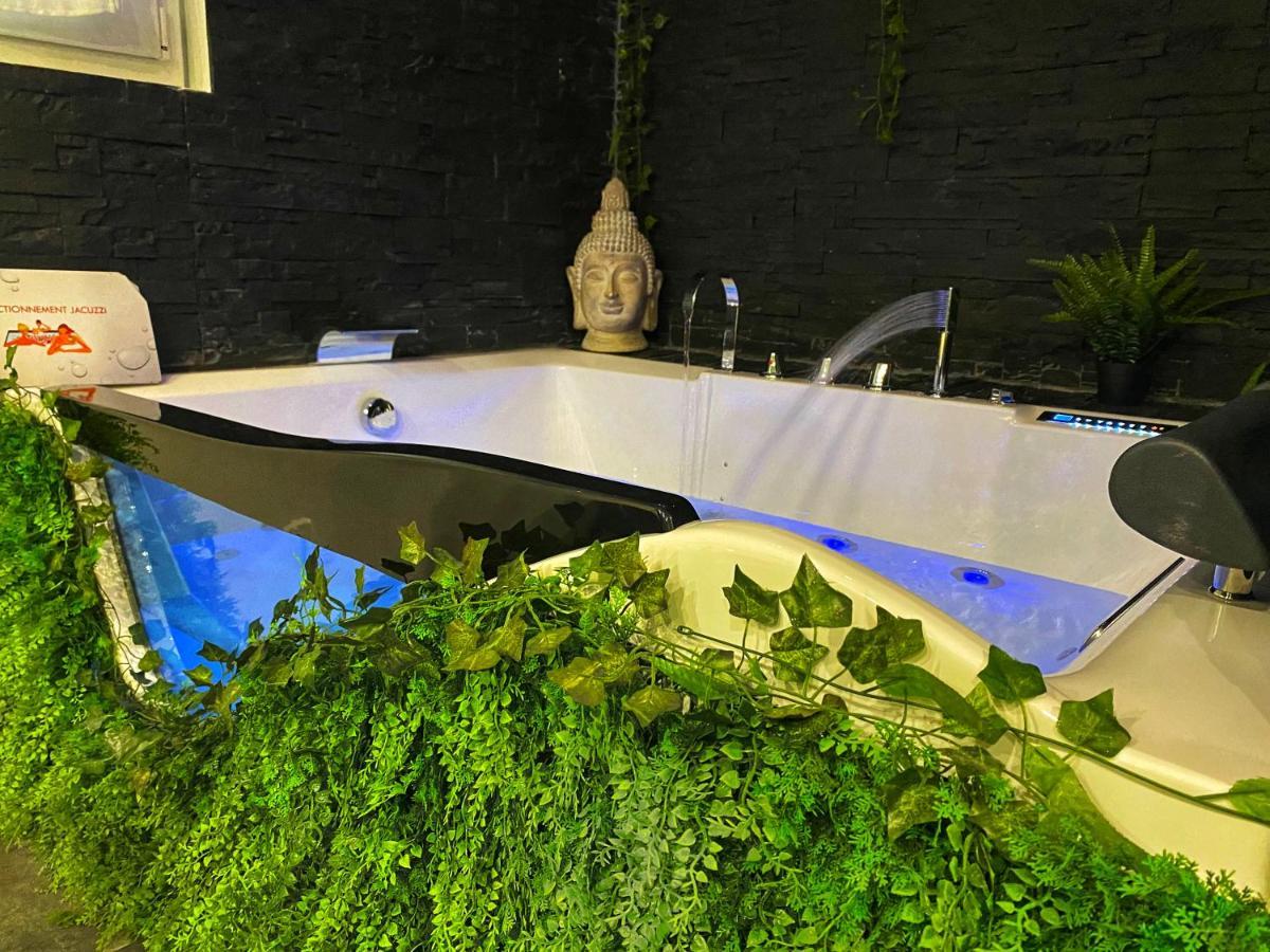 Suite Jacuzzi Privatif Plage Des Catalans Marseille Bagian luar foto
