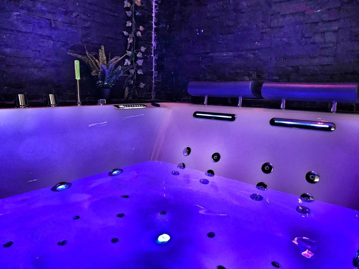 Suite Jacuzzi Privatif Plage Des Catalans Marseille Bagian luar foto