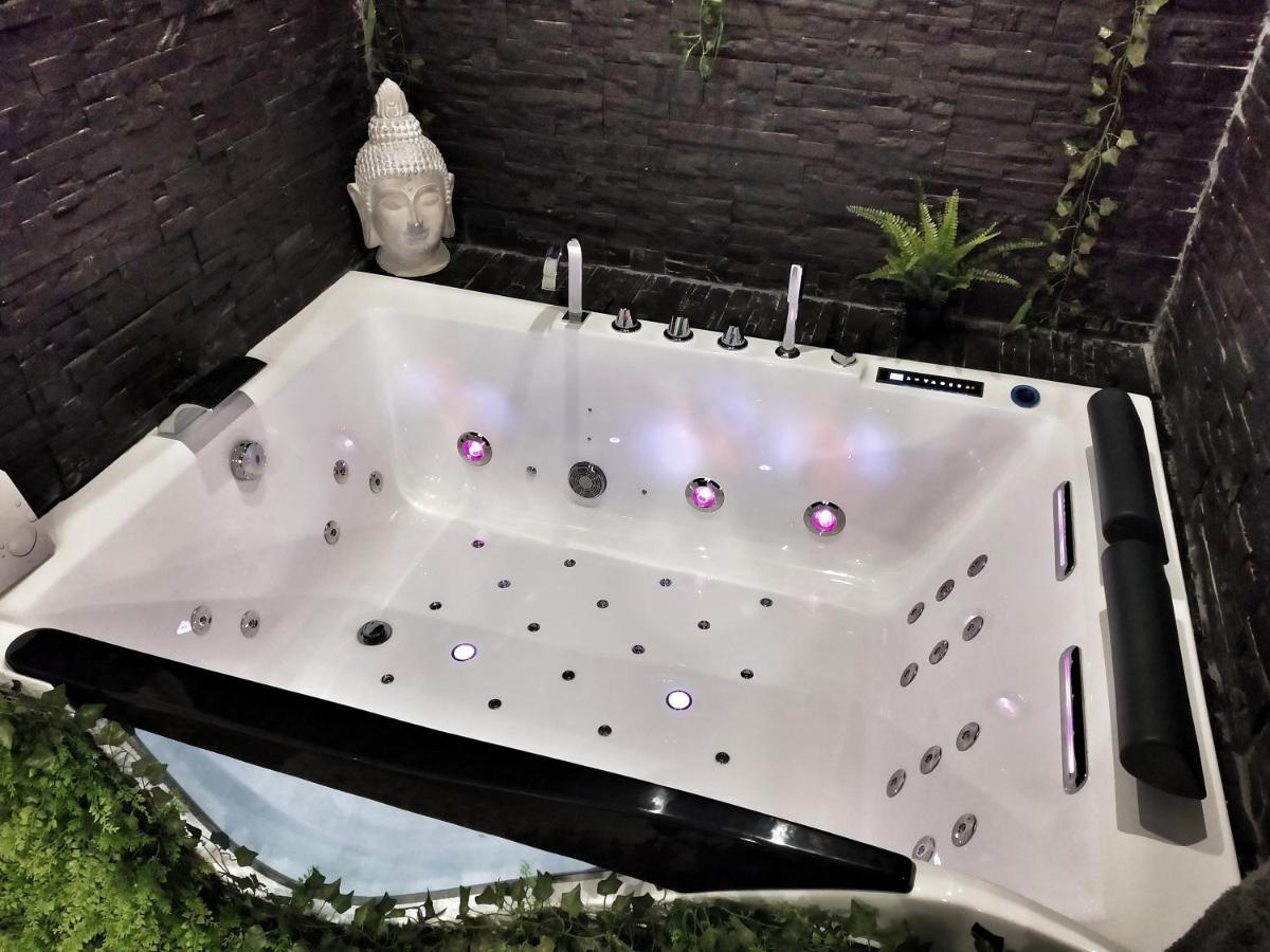 Suite Jacuzzi Privatif Plage Des Catalans Marseille Bagian luar foto