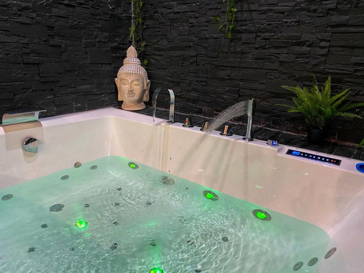 Suite Jacuzzi Privatif Plage Des Catalans Marseille Bagian luar foto