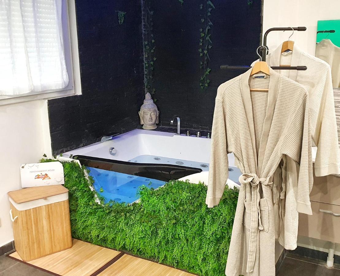 Suite Jacuzzi Privatif Plage Des Catalans Marseille Bagian luar foto