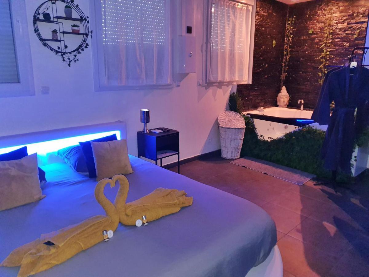 Suite Jacuzzi Privatif Plage Des Catalans Marseille Bagian luar foto